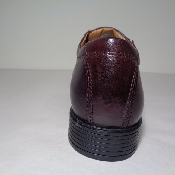 Clarks Size 9.5 M TILDEN CAP Leather New Oxfords main image 12